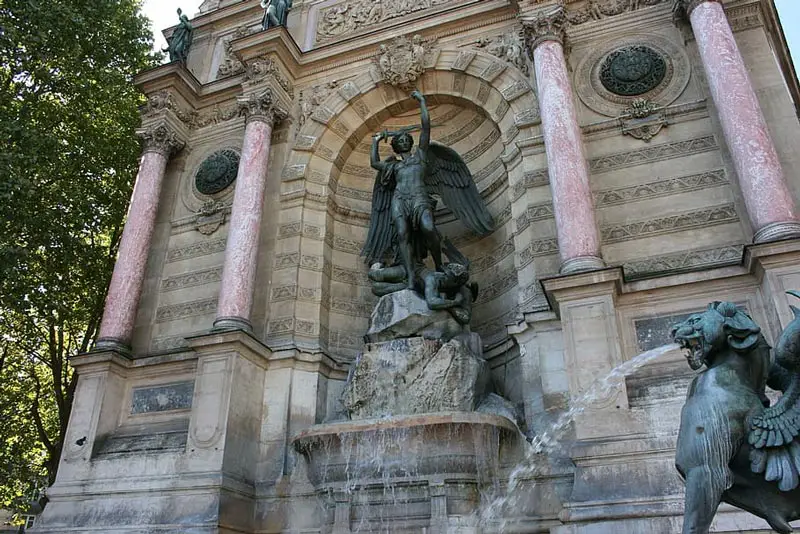 Fuente de Saint-Michel en el Barrio Latino de París