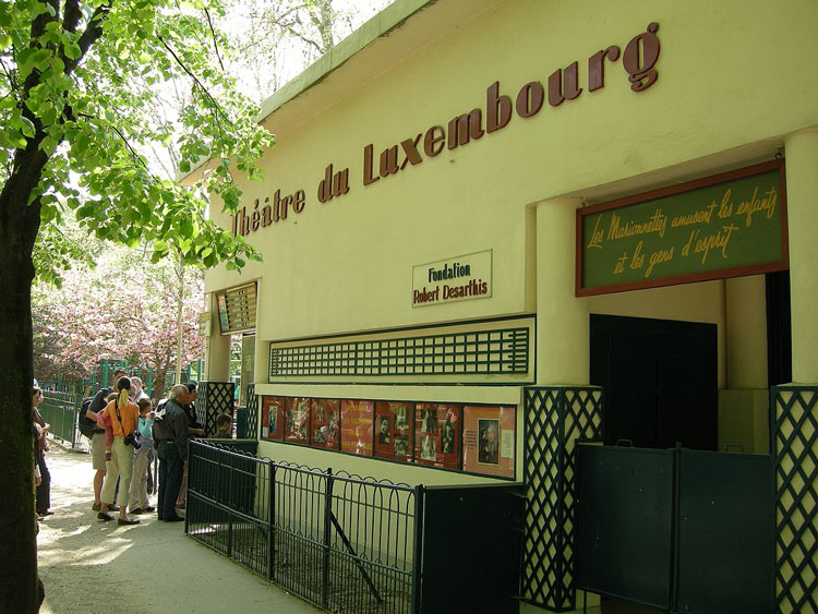 Teatro de marionetas Guignol en los Jardines de Luxemburgo, París