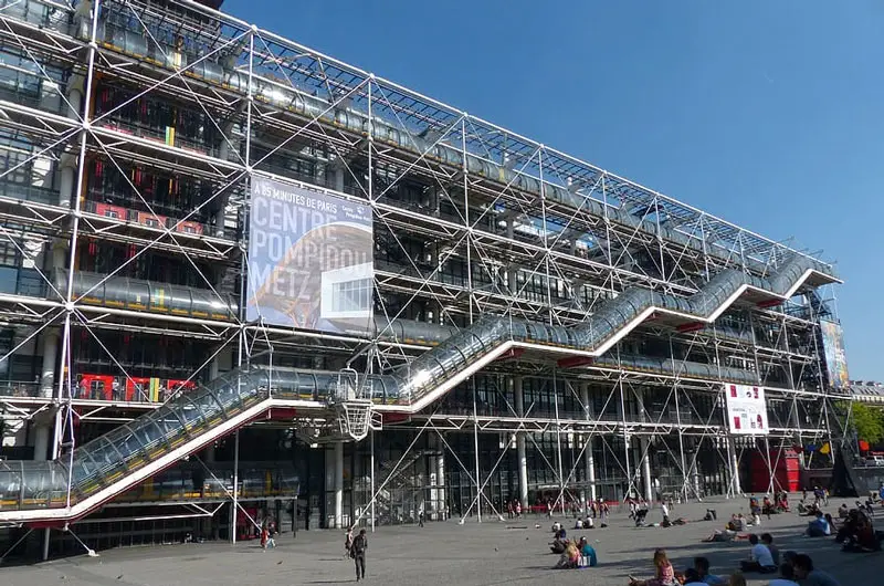 El Centro Pompidou visto desde las calles de Le Marais