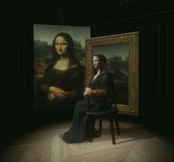 Sala de la Mona Lisa en el Louvre vista con la multitud de visitantes
