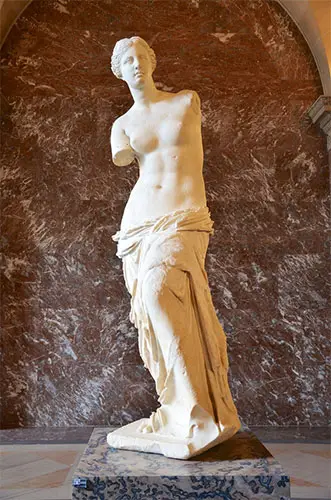 La Venus de Milo, escultura de marmol de la diosa Afrodita, expuesta en la Sala 346 del ala Sully del Louvre