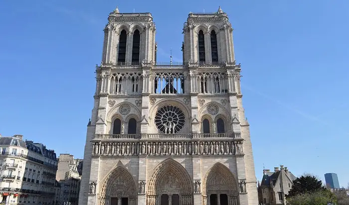 Fachada gotica de la Catedral de Notre Dame de Paris