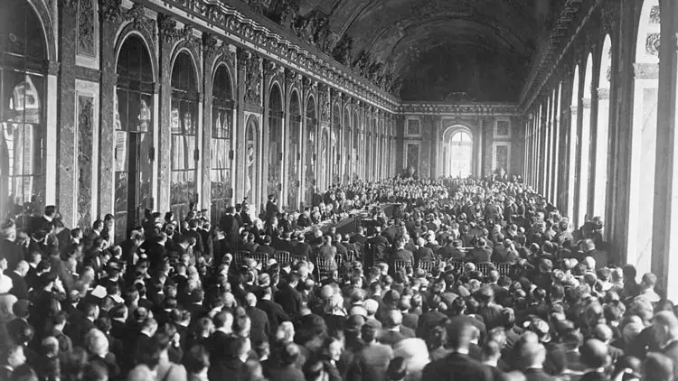 Firma del Tratado de Versalles en la Galería de los Espejos, 28 de junio de 1919
