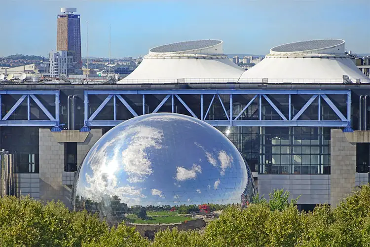 La Géode, esfera IMAX en el Parque de La Villette