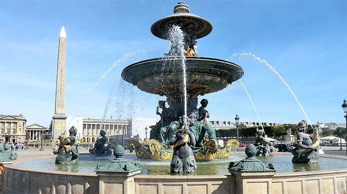 Las fuentes monumentales de la Plaza de la Concordia en París