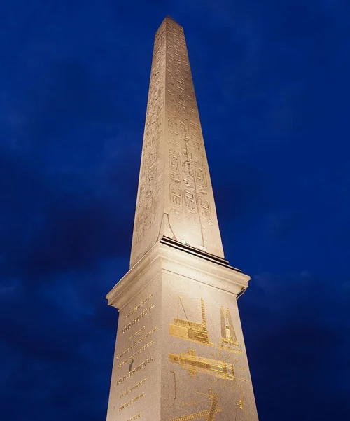 El obelisco de Luxor en la Place de la Concorde de París