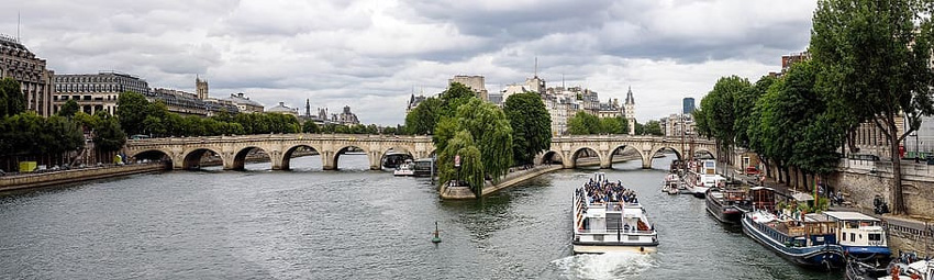 El Pont Neuf sobre el río Sena en París, el puente más antiguo de la capital