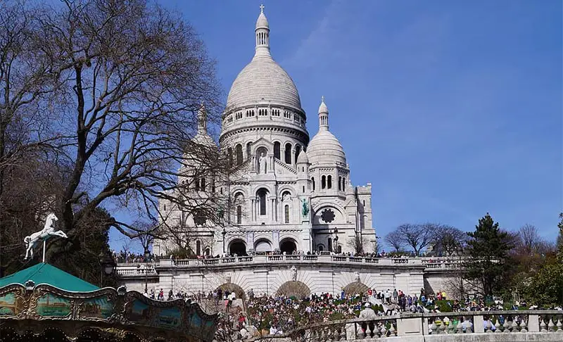 La Basilica del Sacre-Coeur en la colina de Montmartre, Paris