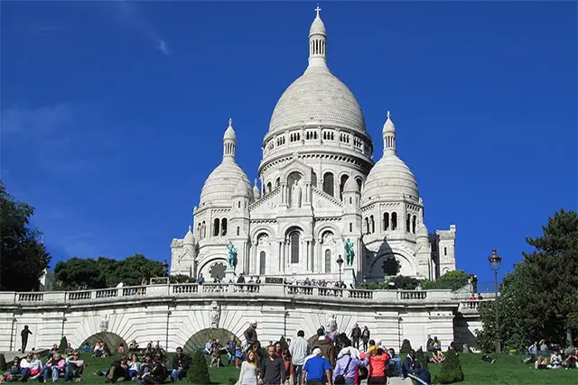 Basilica del Sagrado Corazon en la colina de Montmartre