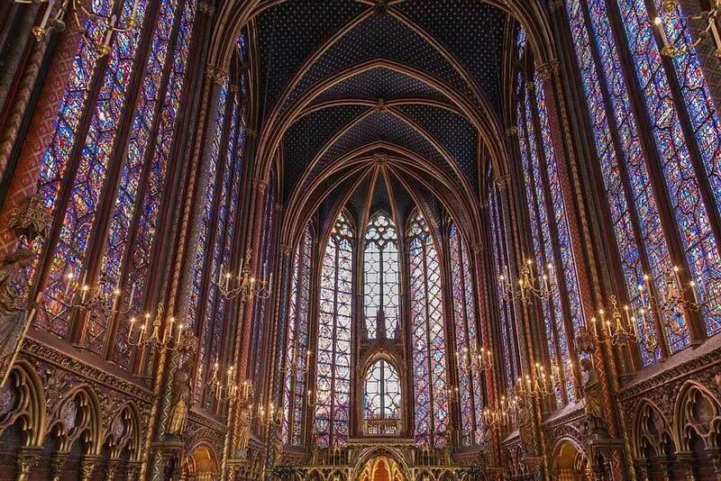 Exterior gótico de la Sainte-Chapelle en la Île de la Cité, París